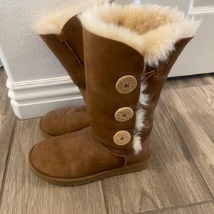 Ugg Bailey button triple boot